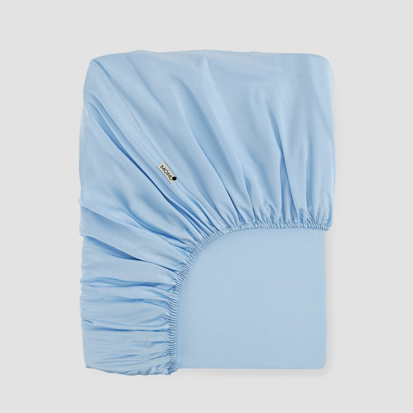 Hoeslaken Sky blue Bamboe by Momo Cotton – 300 garens satijn, zacht, ademend en duurzaam.
