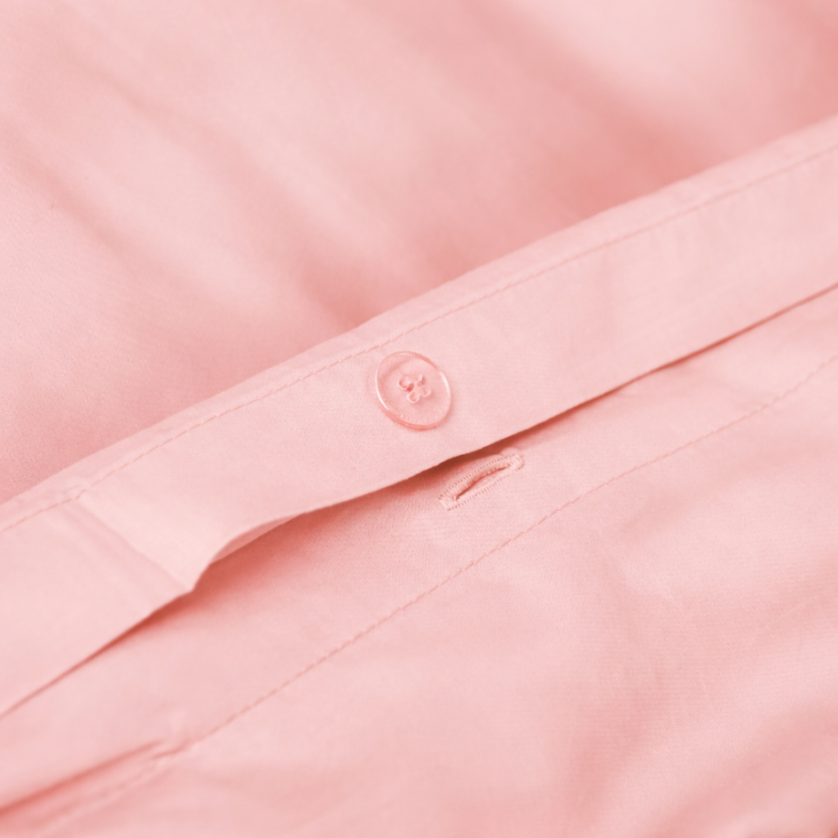 Close-up of a pink bamboo duvet with soft folds, emphasizing smoothness and comfort.