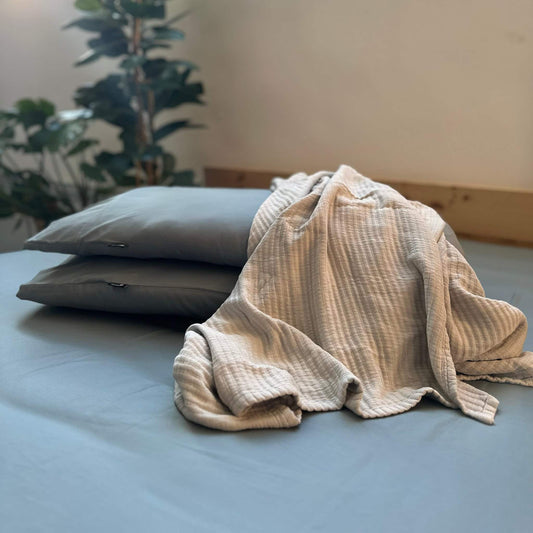 Almofada de bambu cinzenta com manta – roupa de cama macia, respirável e sustentável