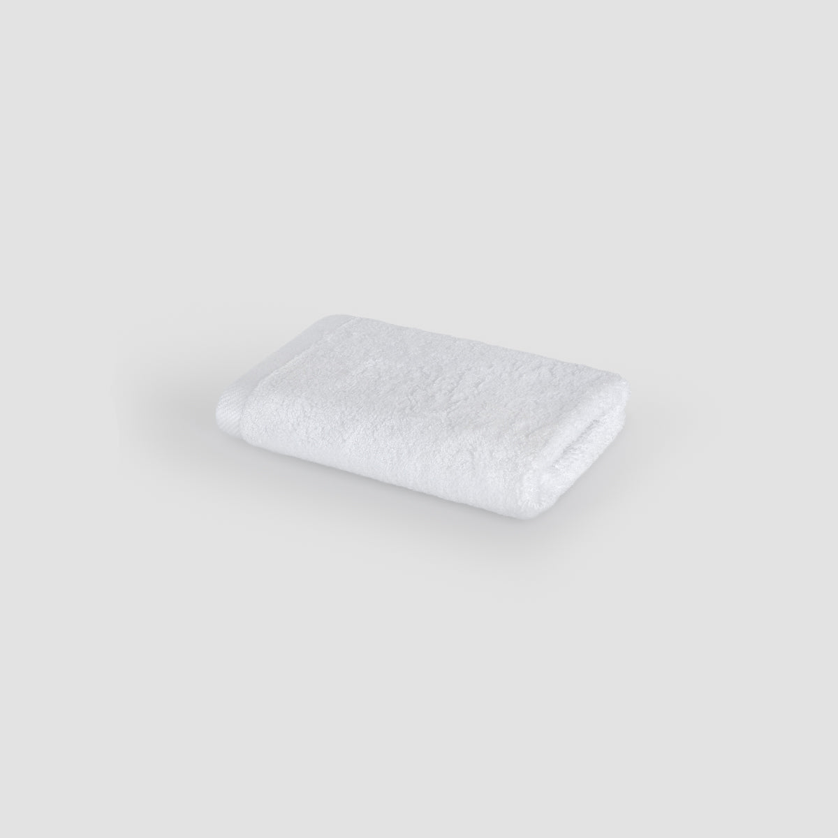 Toalha de rosto branco em bambu da Momo Cotton – macia, absorvente, seca rápido e sustentável